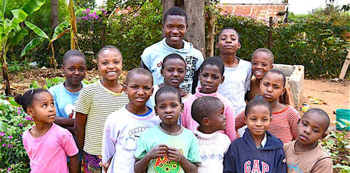 Vill du hjälpa barnen & stödja vårt barnhem i Tanzania? Allt stöd, gåvor & donationer går oförkortat till barnen på vårt barnhem Ester Hope Home i Moshi, Tanzania
